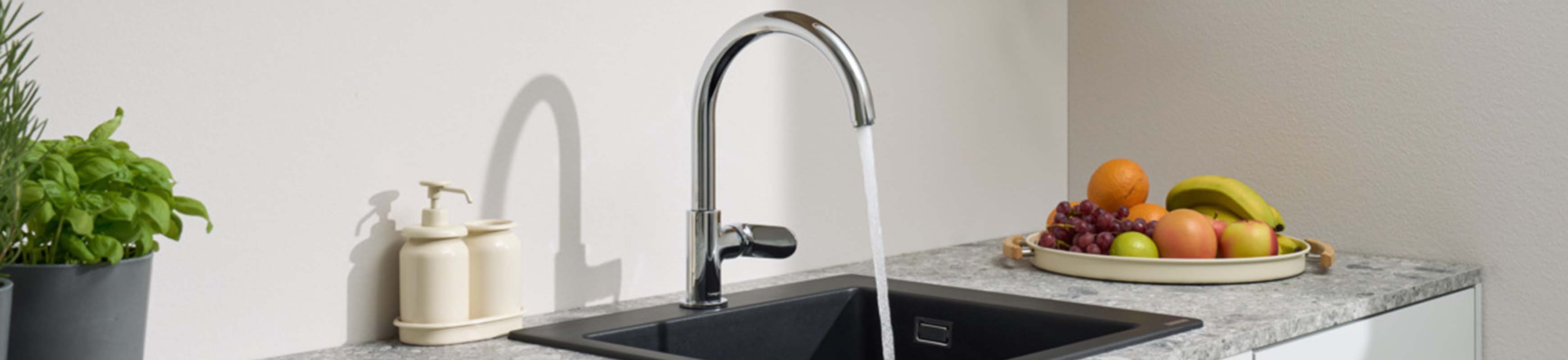 Vernis Blend M35 installed on a sink.